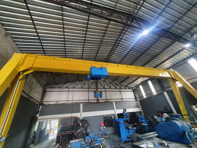 Pórtico rolante com projeto sob medida e suporte técnico